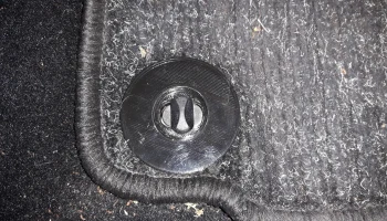 Зажим для замены автомобильного коврика VW-like / Fussmat...
