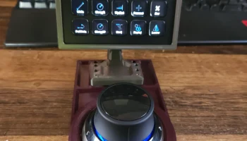 Регулируемое крепление для Elgato StreamDeck и манипулято...