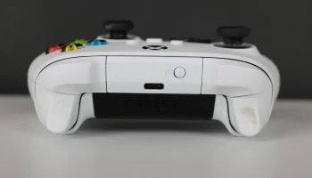 Крышка батарейного отсека геймпада Xbox Series......... 1