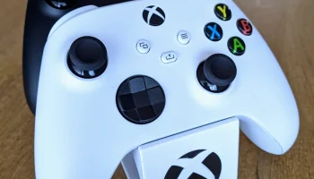 Двойная подставка для контроллера X-box...... Двойная подставка для контроллера X-box......