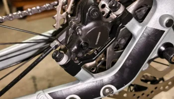 Крышка спускного ниппеля Shimano MT200 1