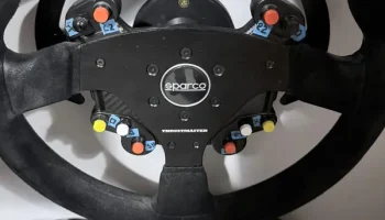 Настенное крепление Thrustmaster Wheel - Push Fit...... 1