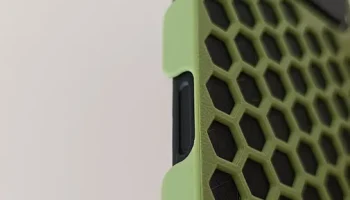 Apple iPhone 17 Pro - крышка шестиугольного дизайна... 4