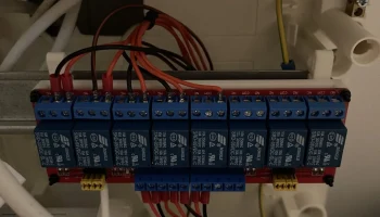 8-канальное реле, крепление DIN (137 x 50 мм)........