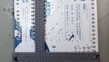 сверхпростая базовая плата для Arduino Uno R3............ 1