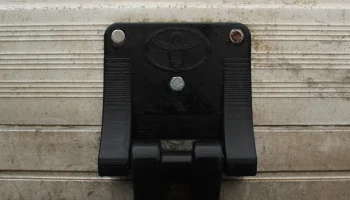 Петля поддона Toyota Hilux (PZQ84AP545) Australia Ute 201...