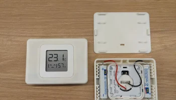 Еще один чехол с батарейкой ААА для термометра Xiaomi Blu..