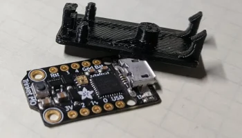 Монтажный зажим Adafruit Trinket M0