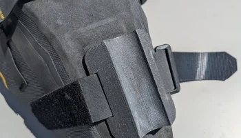 Стабилизатор седельной сумки для сиденья Apidura 9L......