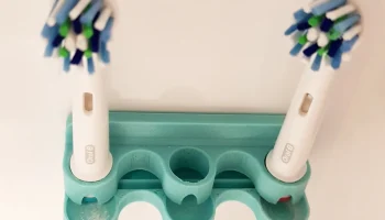 Держатель для зубных щеток Oral B с поддоном для капель..... 1
