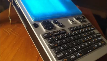 Откидная крышка экрана Clockwork Pi uConsole...... Откидная крышка экрана Clockwork Pi uConsole......