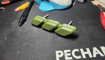 Трехцветный значок с полосой наследия Toyota............ 3