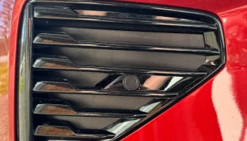Люк Volvo V60 для гибридных решеток R-Design...... Люк Volvo V60 для гибридных решеток R-Design......