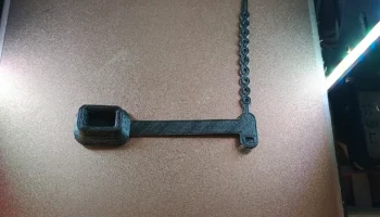 Крышка USB-гнезда с застежкой-молнией......