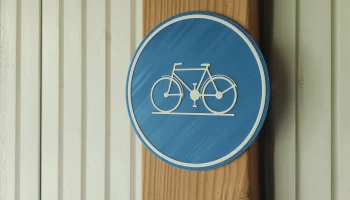 Дорожный знак велосипедной дорожки (Verplicht Fietspad).....