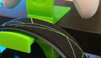 Беспроводной контроллер и подставка для наушников......