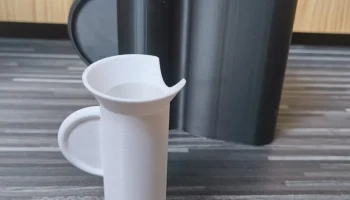 Drž&aacute;k ml&eacute;kovače s odkap&aacute;vačem - Delonghi Magnifica Evo (V... 1