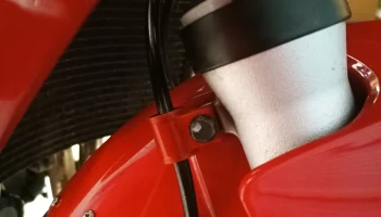 CBR600F4i Направляющая передней тормозной стропы для двух...