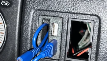 Toyota MR2 MRS spyder ZZW30 USB-зарядное устройство и вол... 1