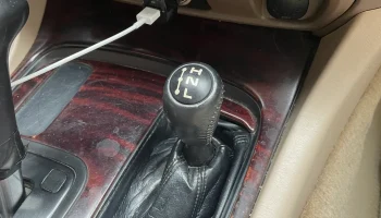 крышка рычага переключения передач Toyota Land Cruiser...... 1