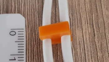 Зажим для мини-USB-кабеля