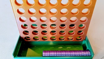Игра "Путешествие 4 в ряд" (Connect 4)