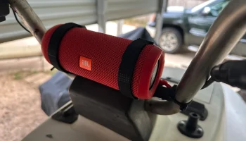 Крепление динамика JBL на руль