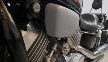 Боковая крышка Honda Magna VF750c 1998 года выпуска.........
