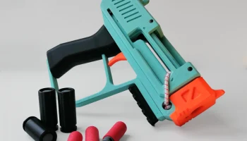 SKLEP mk1_Shell, выбрасывающий струнный бластер Nerf... 1