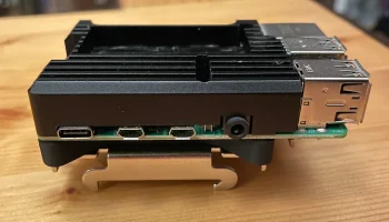 Металлический адаптер Raspberry Pi Armor с зажимом DIN.....